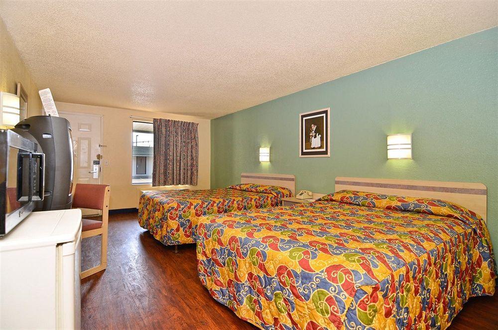 Mentor Home Inn And Suites Oda fotoğraf